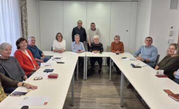 Frankenburg unterstützt Senioren mit Smartphone-Kursen