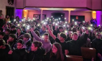 Firmlinge erleben bunte SpiriNight in Regau