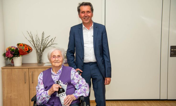 Karoline Pohn mit Bgm. Berthold Reiter (Foto: Karl Penninger)
