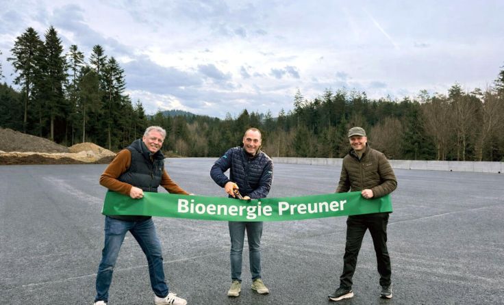V.l.: Andreas Berger, Bürgermeister Norbert Weber, Thomas Preuner (Foto: Bioenergie Preuner)