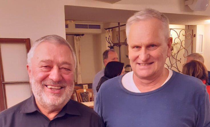 Siedlervereinsobmann Karl Starzinger mit Gartenfachberater Willi Frickh (Foto: Peter Treibenreif)