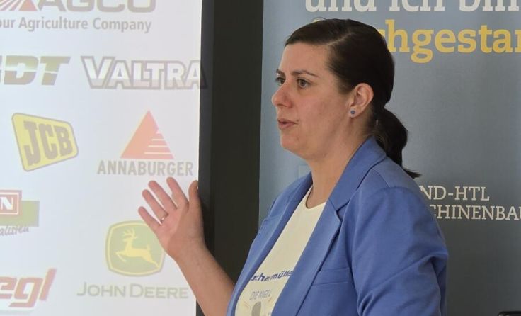 Christine Scharmüller im Workshop für die Mädchen der HTL Vöcklabruck (Foto: privat)