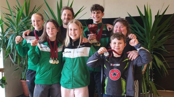 Goldregen für die Lenzinger Kickboxer