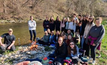 Don-Bosco-Schulen Vöcklabruck feiern 50 Jahre mit Stoaroas-Aktion