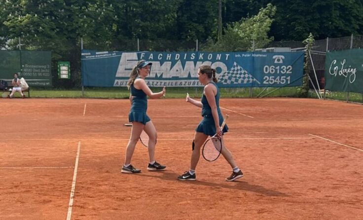 Tochter Melanie und Mutter Daniela Langegger zeigten im Doppel ihr Können. (Foto: TC Bad Ischl)