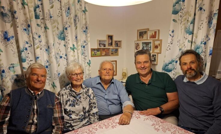 Jubelpaar mit Gratulanten (Foto: privat)