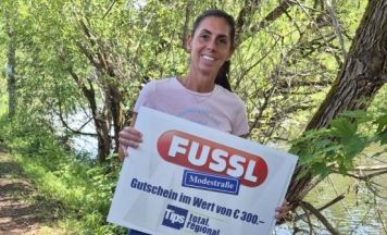 Tips-Glücksengerl überrascht Regauerin beim Spazierengehen