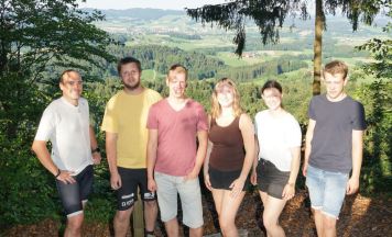 Landjugend Frankenburg pflegt Wanderweg auf den Hobelsberg