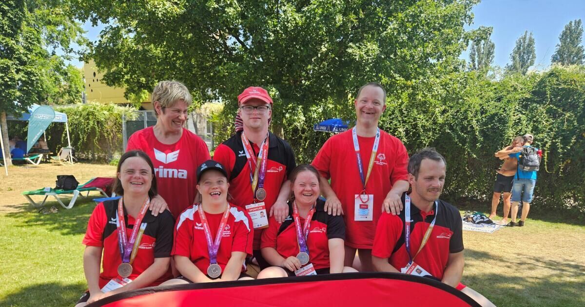 Spende für Special Olympics-Schwimmteam aus Vöcklamarkt 