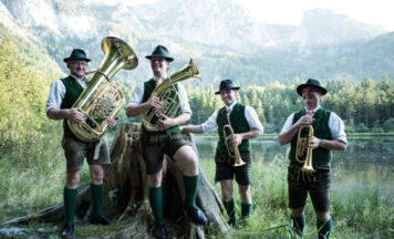 Traditionelles Echoblasen am Taferlsee