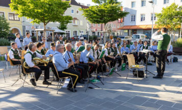 Platzkonzert in Attnang-Puchheim mit der Eisenbahner Stadtmusik