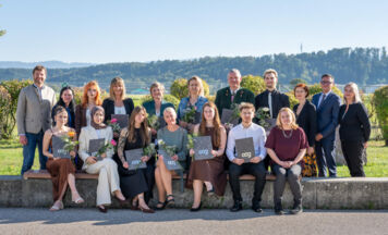 28 neue Pflege- und OP-Fachkräfte in Vöcklabruck ausgebildet