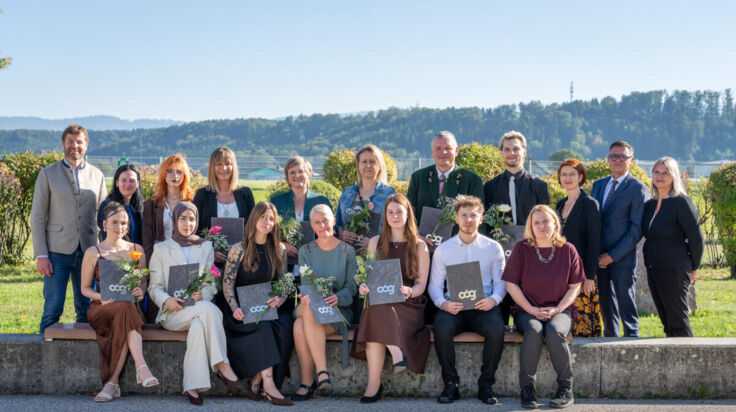28 neue Pflege- und OP-Fachkräfte in Vöcklabruck ausgebildet