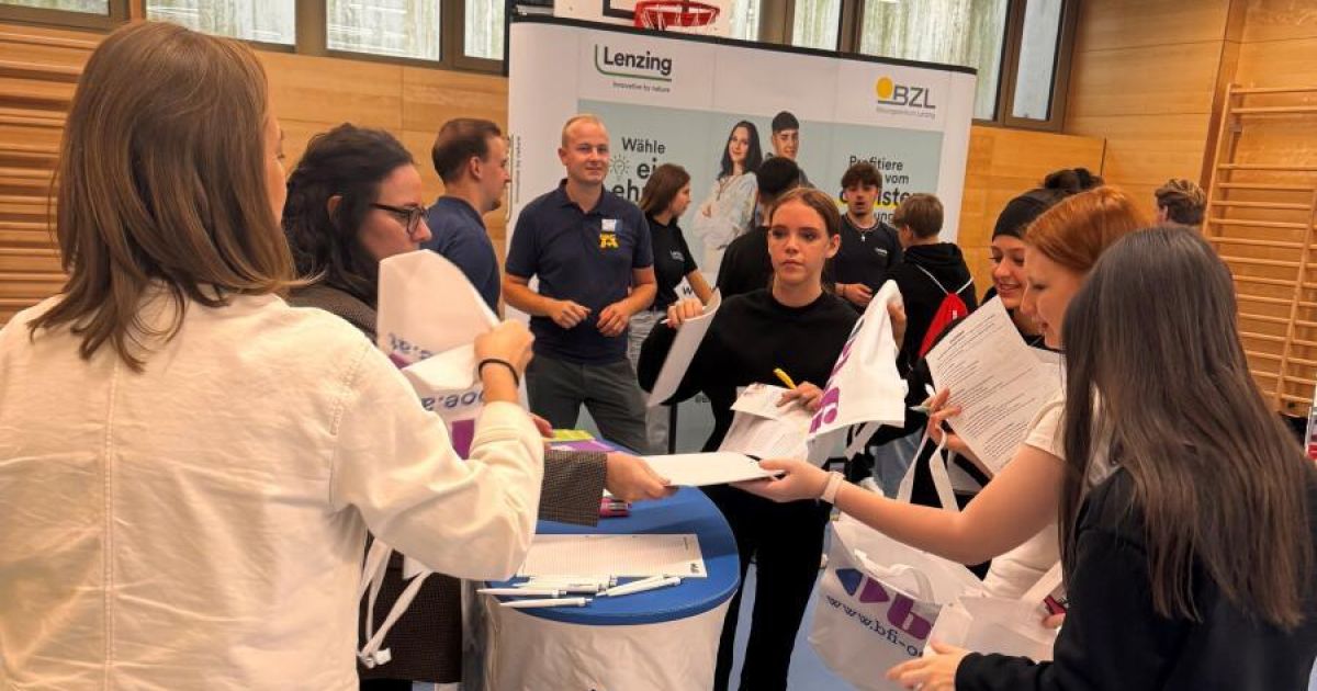 Trade fair brings young people and businesses together in Vöcklabruck