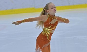 Erfolgreicher Auftakt für Eiskunstläuferinnen aus Vöcklabruck