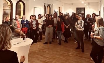 Doris Pastl zeigt Ausstellung „Dazwischen“ in Schwanenstadt