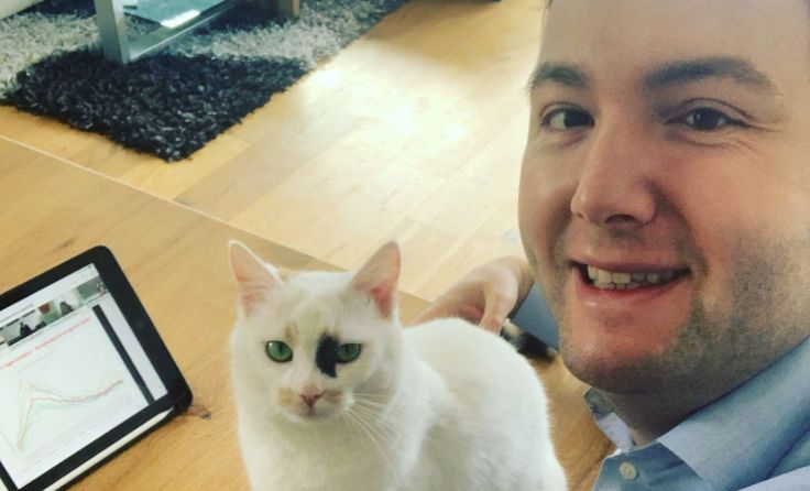 FPÖ-Tierschutzstadtrat Michael Raml mit Katze (Foto: FPÖ Linz)