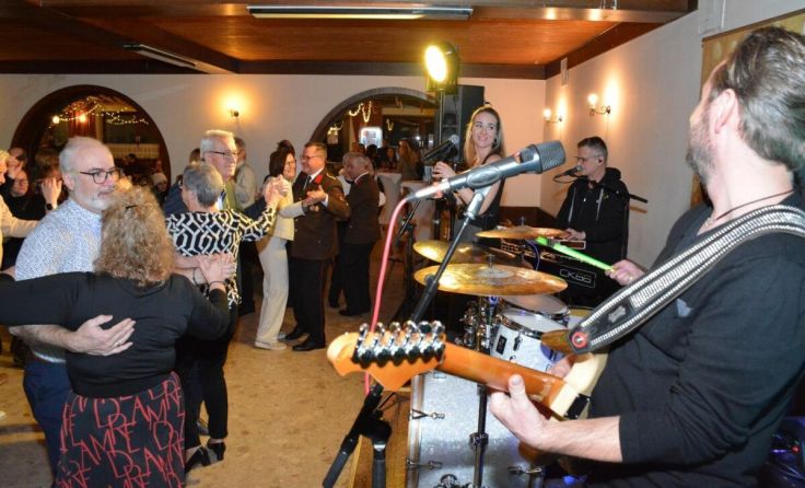 Gute Stimmung beim Feuerwehrball in Neußerling. (Foto: Thomas Traxler)