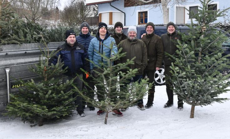 Mehr als 90 "ausgediente" Christbäume wurden bei der Aktion eingesammelt. (Foto: Erika Ganglberger)