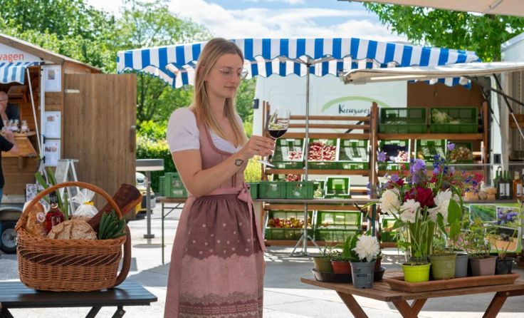 Viele Produkte aus der Region warten am Feldkirchner Wochenmarkt. (Foto: Johann Lackner)