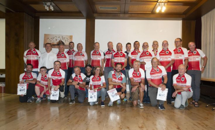 Die Superrandonneure wurden im Rathaussaal in Haid geehrt. (Foto: Jung)