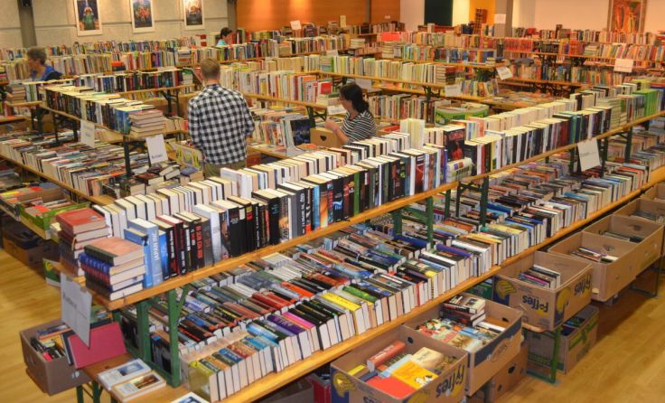 Unter den tausenden Büchern ist für jeden etwas dabei. (Foto: EZA Neuhofen)