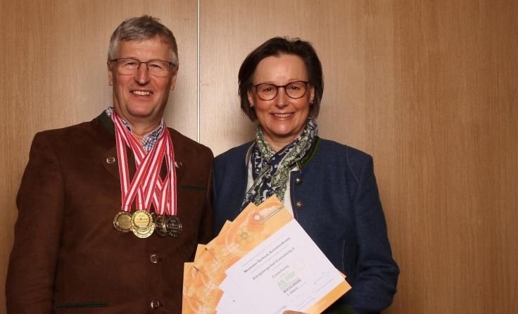 Gerhard und Maria Neumaier ergatterten fünf Medaillen für ihren Honig. (Foto: Neumaier)