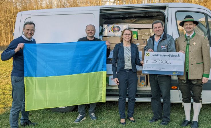 5.000 Euro an Spenden wurden an die Oö. Landlerhilfe übergeben. (Foto: Raiffeisenbank St. Marien)