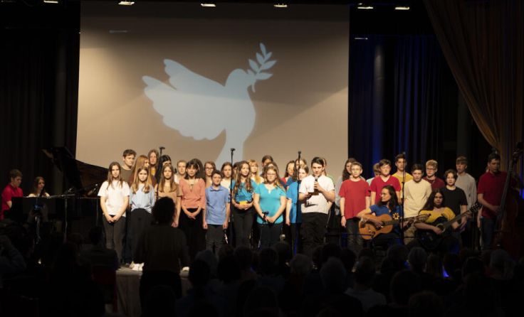 Der Chor der Musikmittelschule trat beim Konzert auf. (Foto: Bernhard Brunmair)