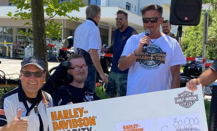 30.000 Euro wurden an den Harley-Davidson® Charity-Fonds übergeben. (Foto: FPÖ Kematen)