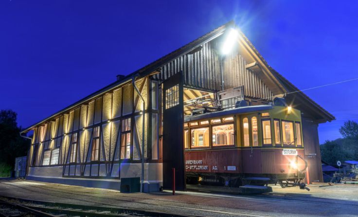 Der Frühschoppen findet in der restaurierten Remise statt. (Foto: Heinzl Rudolf)
