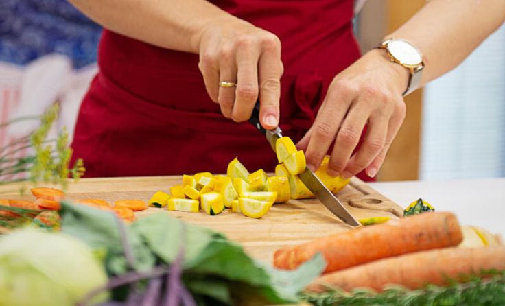 Regionale Zutaten, auch aus dem Bezirk, werden beim Kochen verwendet. (Foto: Carletto Photography)