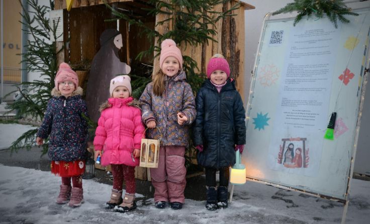 v.l.: Diana, Flora, Laura und Hannah haben bereits den Weg zur Krippe absolviert. (Foto: brunbauer)