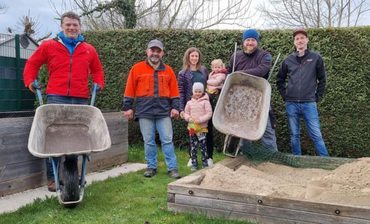 Viele Schubkarren Sand wurden an Familien in Kematen verteilt. (Foto: ÖVP Kematen)