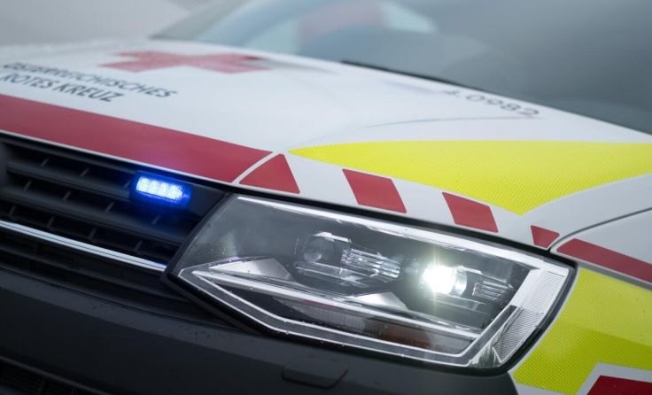 Der 36-Jährige wurde von der Rettung ins Krankenhaus Steyr gebracht. (Foto: Hannerphotography)