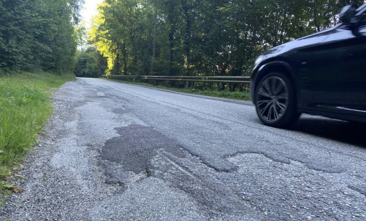 Fahrbahnschäden auf der Landesstraße (Foto: FPÖ Kematen)