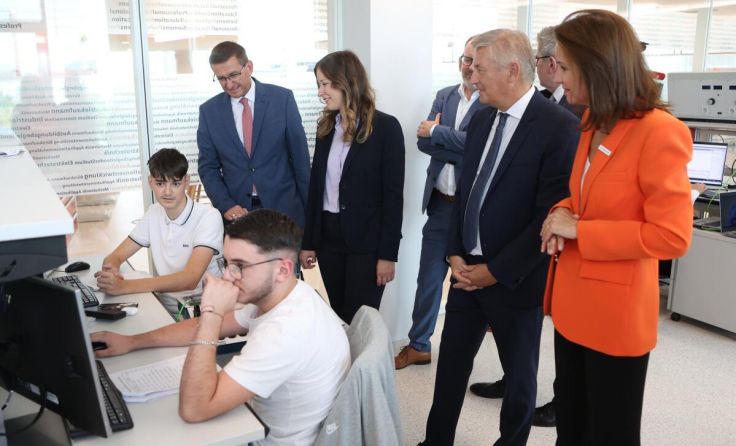 Rundgang durch das neue Siemens Trainingszentrum (Foto: Andreas Maringer)