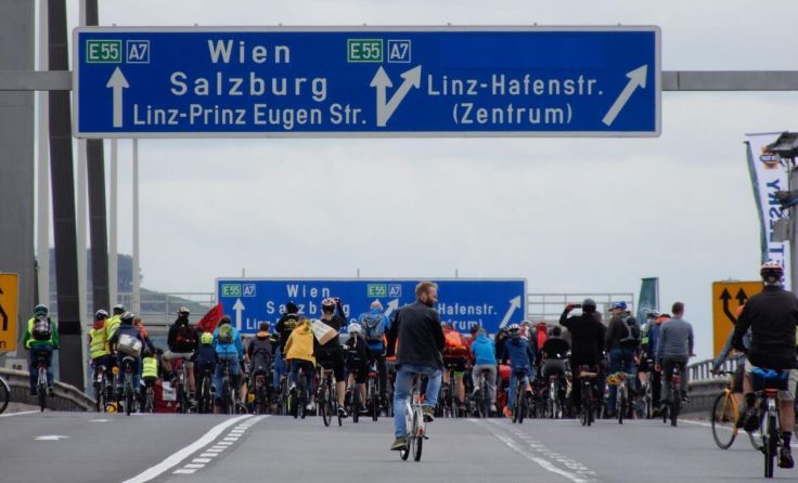 Nächstes Jahr kann nun wieder über die Voestbrücke geradelt werden. (Foto: Radlobby OÖ)