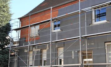 Balkone, Lifte und Fernwärme: Linzer Wohnraum im Sinne der Nachhaltigkeit sanieren