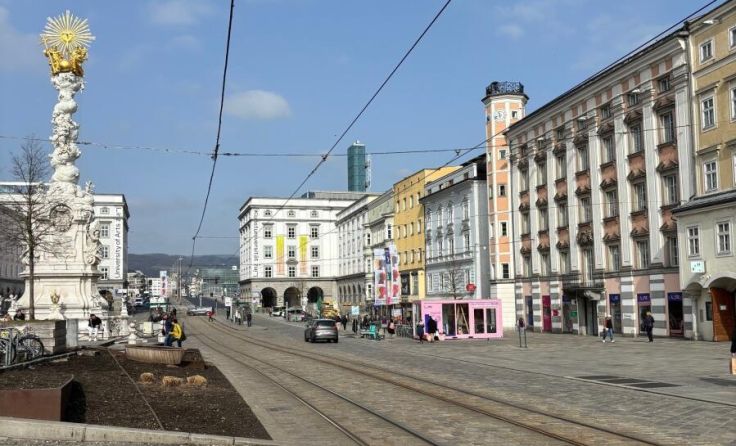 Der Hauptplatz soll schon bald für den Durchzugsverkehr gesperrt werden. (Foto: Tips/ms)