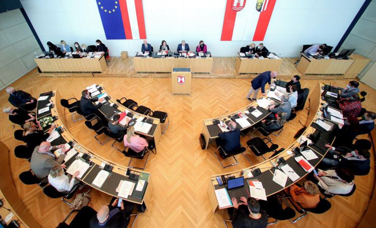 Die Gemeinderatssitzung wird auch live übertragen. (Foto: Volker Weihbold)