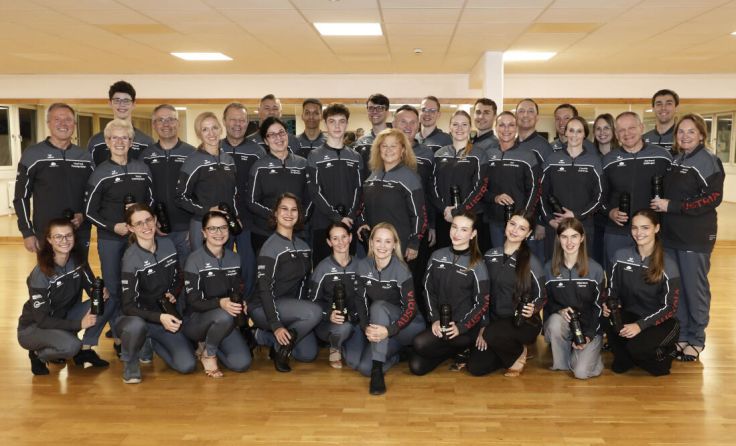 Die Tänzer des Tanzsportvereins wurden neu eingekleidet. (Foto: Foto Strobl)
