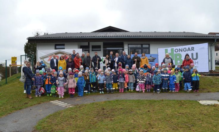 In Aurach wurde der Spatenstich für den Umbau des Kindergartens gefeiert. (Foto: privat)