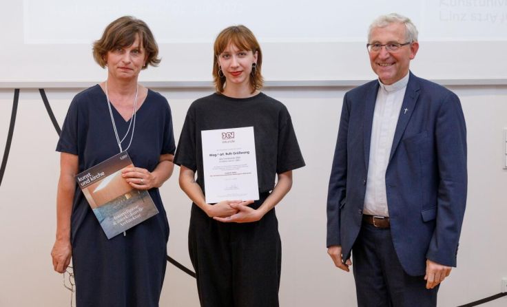 Ruth Größwang (m.) bei der Preisverleihung. (Foto: Mark Sengstbratl)
