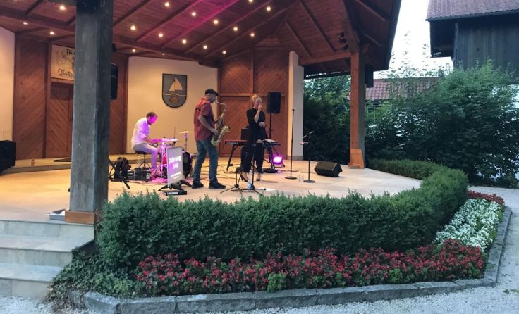 Jedes Jahr finden in Nußdorf beim Pavillon die Jazznights statt. (Foto: Stefanie Hemetsberger)