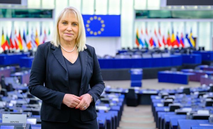 Angelika Winzig bezieht Stellung zu Ursula von der Leyens Rede zur Lage der EU. (Foto: EVP Lahousse)