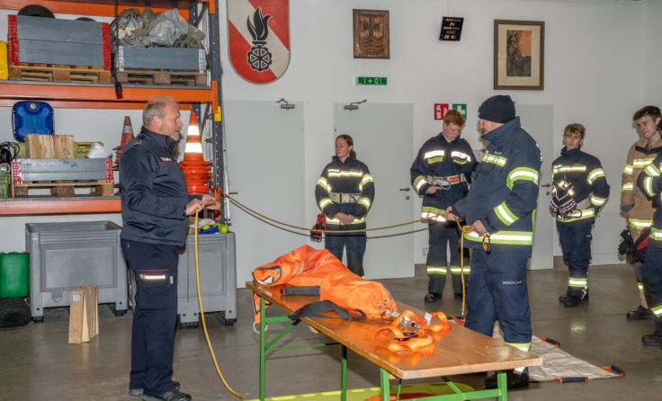 Beim Lehrgang wurden den Feuerwehrmitgliedern die Grundlagen beigebracht. (Foto: August Thalhammer)