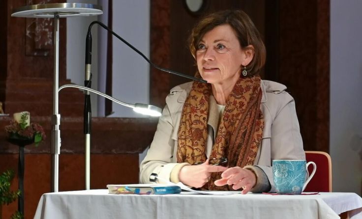 Renata Schmidtkunz bei der Lesung. (Foto: Erasmus Grünbacher)
