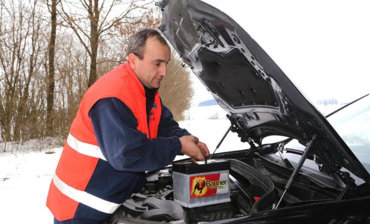 Pannenursache Nummer 1 im Winter ist die streikende Autobatterie. (Foto: ARBÖ)