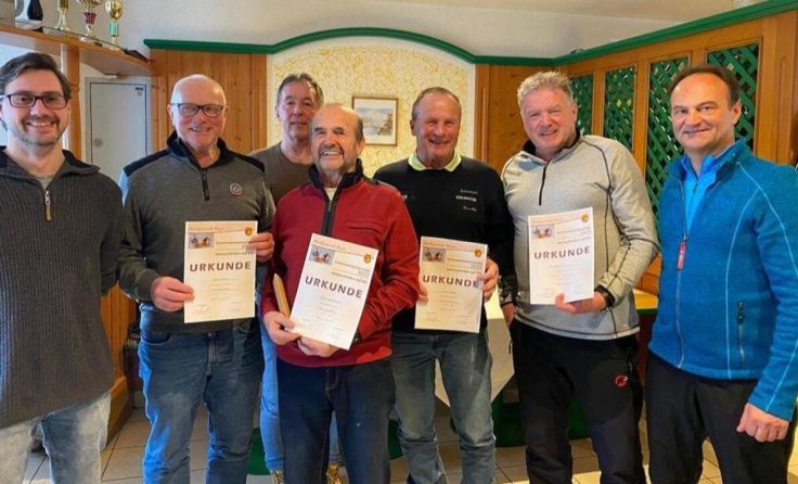 Die Siegermannschaft wurde im Gasthaus Haslinger geehrt. (Foto: Marktgemeinde Regau)